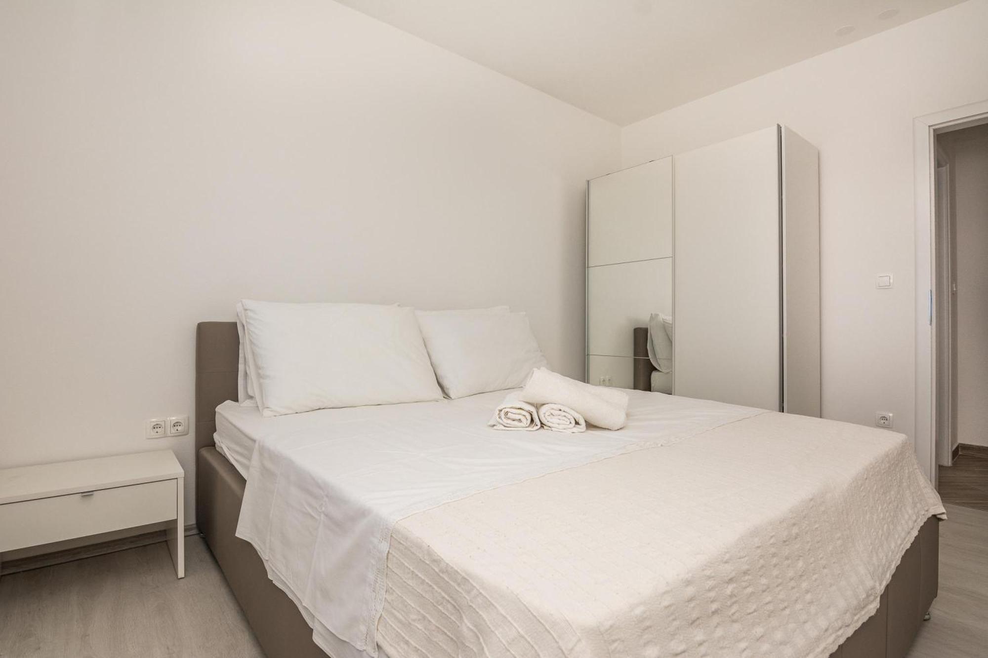Pool Apartment Bakija 2 - Happy Rentals ปาโกชตาเน ภายนอก รูปภาพ