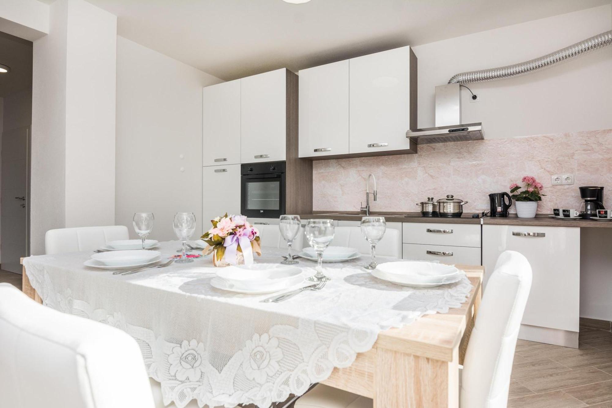 Pool Apartment Bakija 2 - Happy Rentals ปาโกชตาเน ภายนอก รูปภาพ