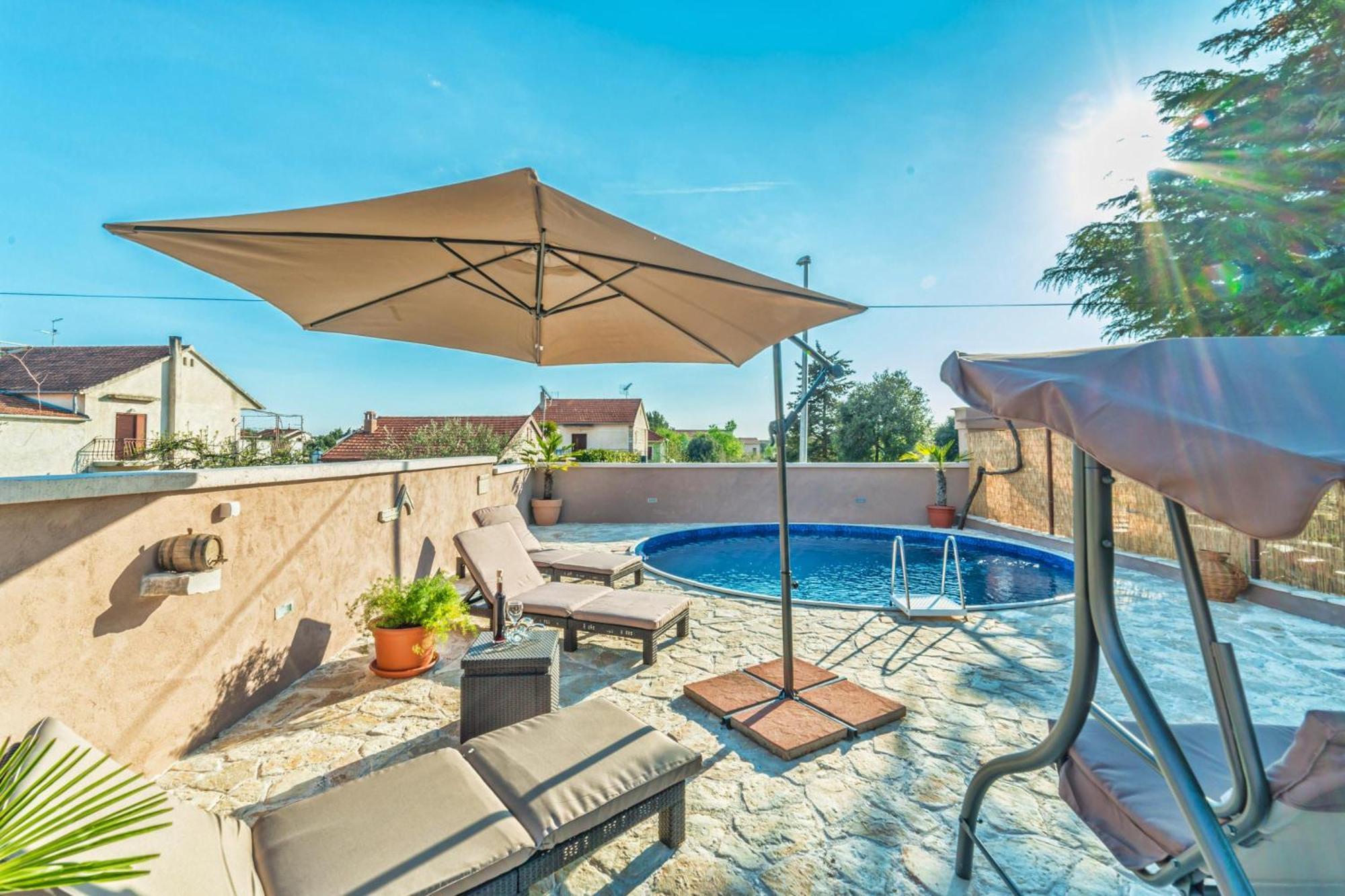 Pool Apartment Bakija 2 - Happy Rentals ปาโกชตาเน ภายนอก รูปภาพ