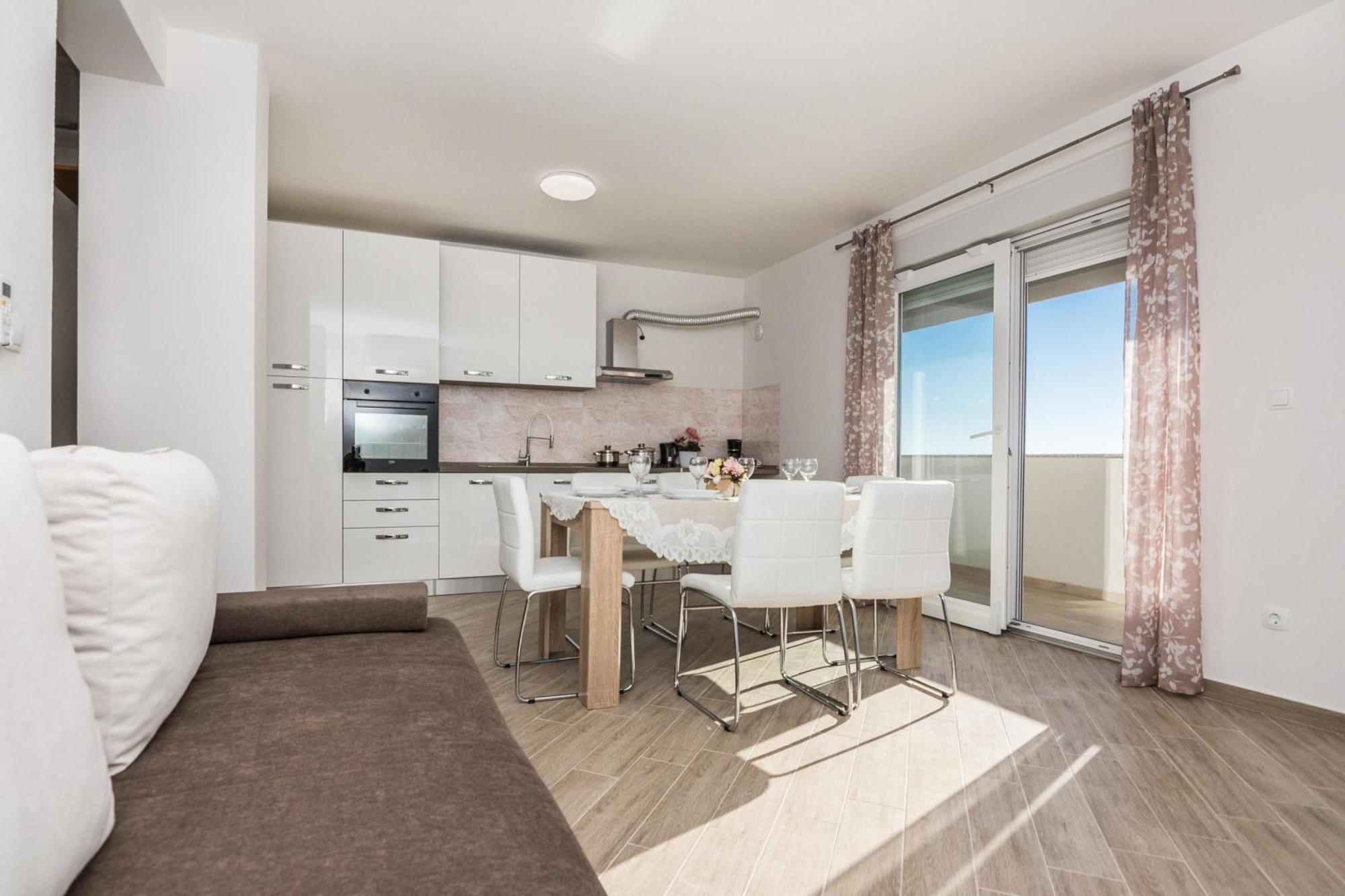 Pool Apartment Bakija 2 - Happy Rentals ปาโกชตาเน ภายนอก รูปภาพ